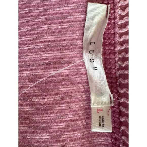 LUSH Women's V-Neck Ribbed Top Pink Short Sleeve Size L Casual NWT - Picture 4 of 7